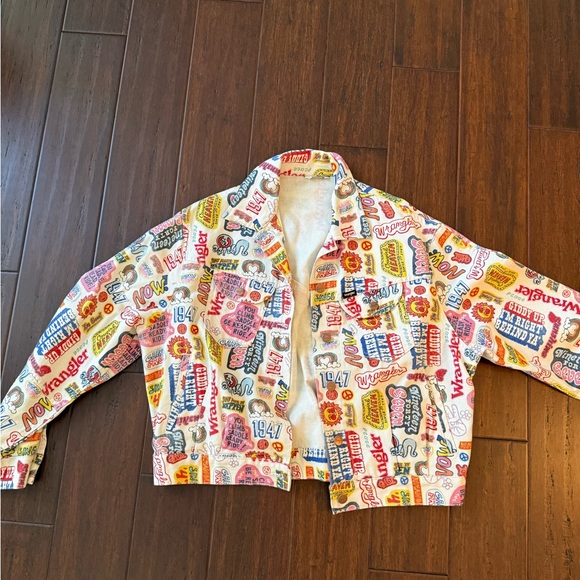 Wrangler Women’s Multi-Colored Pattern Denim Jacket - Picture 3 of 11